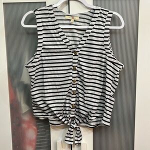 Women’s cropped button down tank top